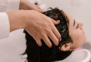 13 Tips dan Cara Keramas yang Benar, Rambut Makin Sehat Terawat!