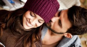5 Manfaat Jika Pria Gak Gengsi Curhat, Boleh ke Teman atau Pasangan