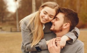 5 Cara Cowok Memantaskan Diri saat Ingin Serius dengan Pasangan