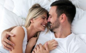 5 Tips Bangkitkan Kembali Gairah Seksual, Coba Cara Alami!